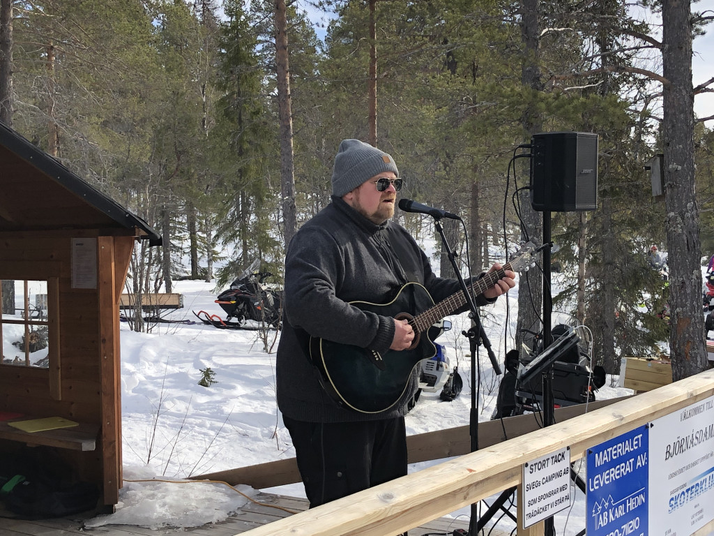 Thomas Pedersen underhåller