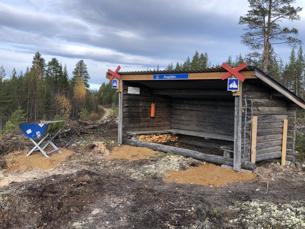 Uppsättning av vindskydd vid Rengsjötjär