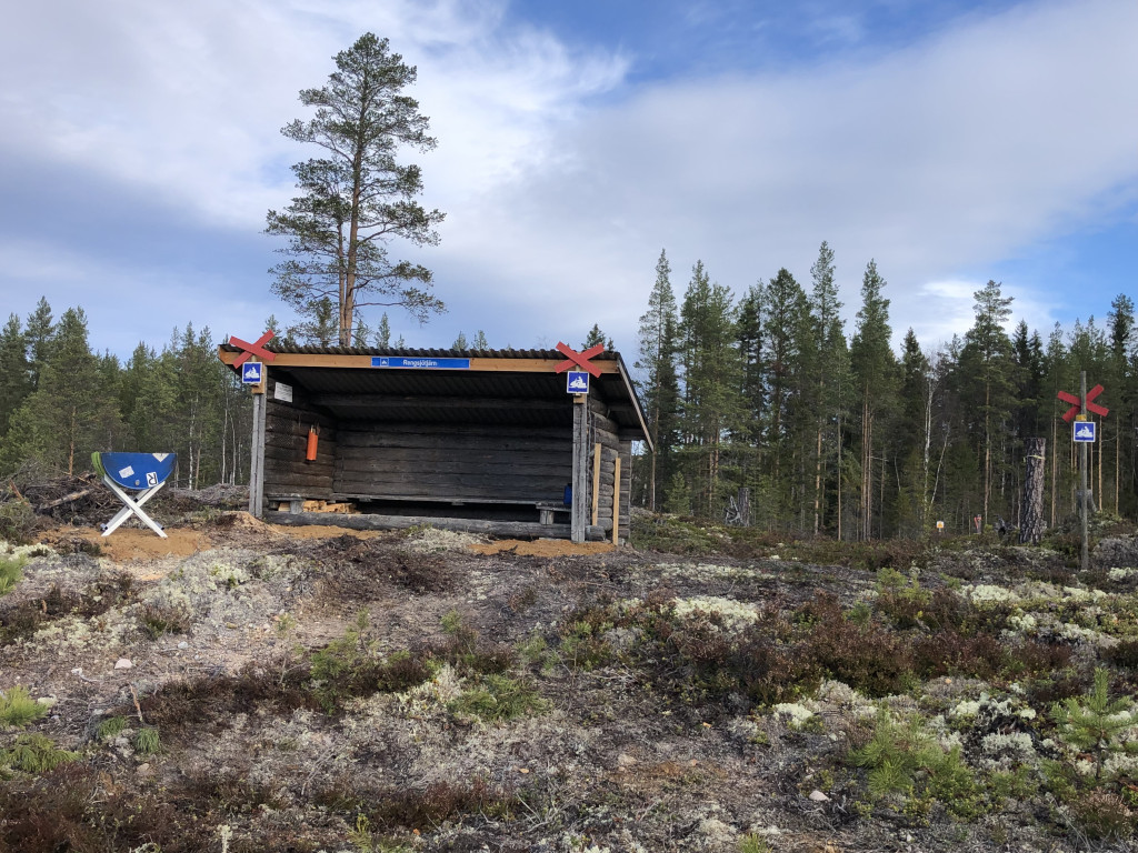 Uppsättning av vindskydd vid Rengsjötjär