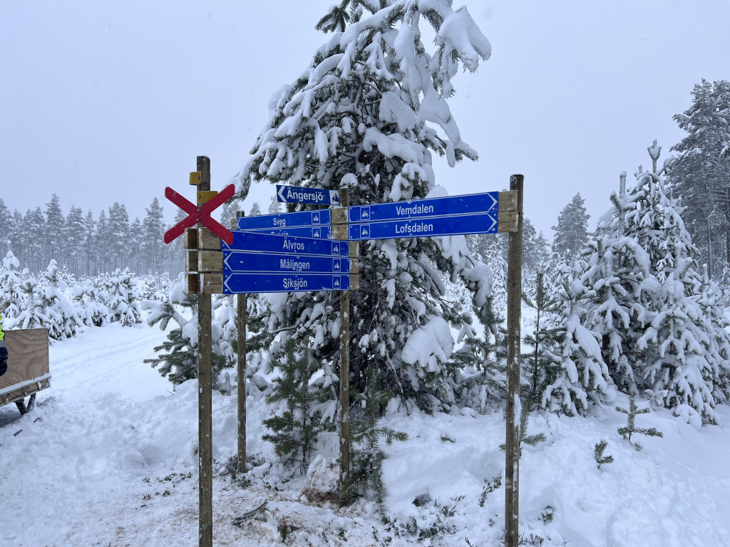 Nya skyltar mellan Preem -Flygfältet