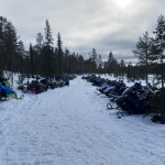 Parkering på var sida om leden till Hogdal
