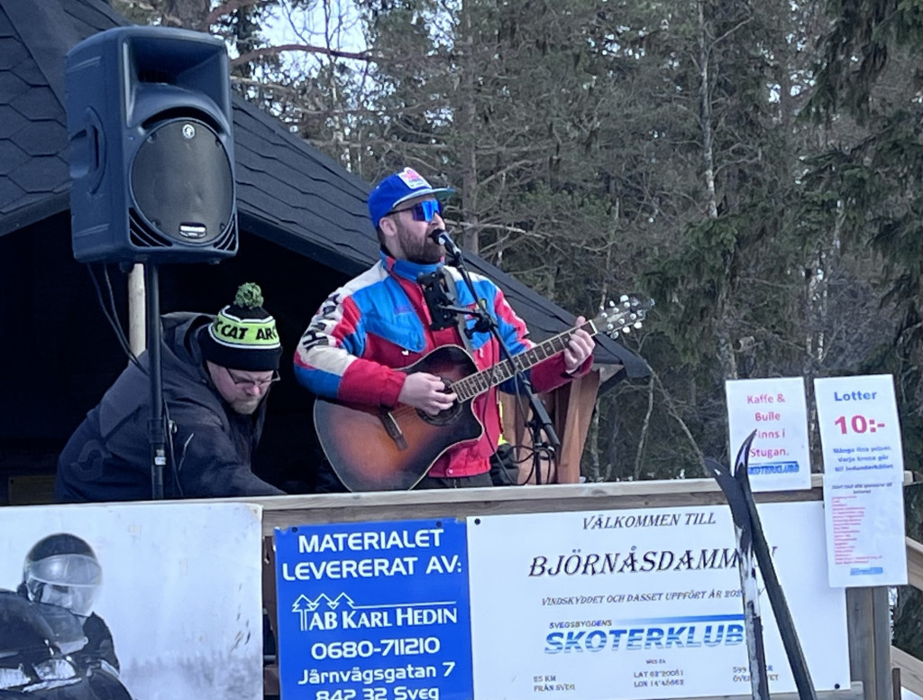 Jonas underhåller