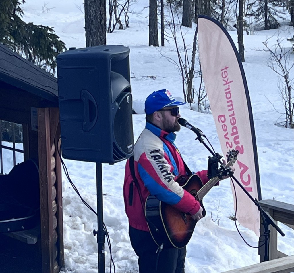 Jonas underhåller