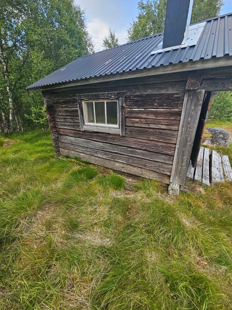 Underhåll av stugan i Storåsen